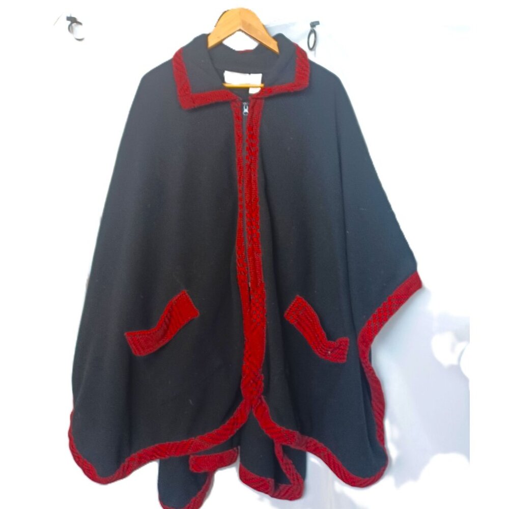 Vintage Le Moda Black & Red Knit Trim Cape With Pockets & Zip Closure - Picture 2 of 4